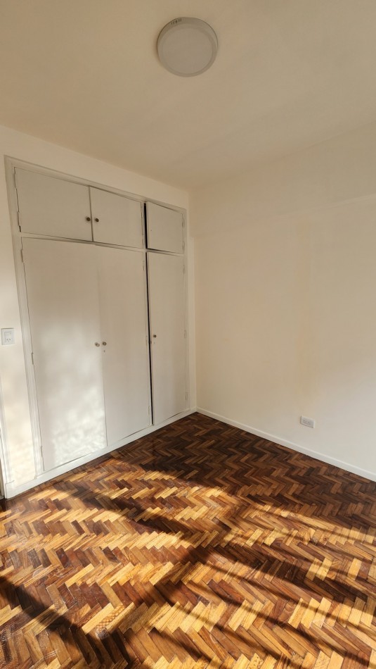 ALQUILER 24 MESES. Departamento 2 amb. a la calle