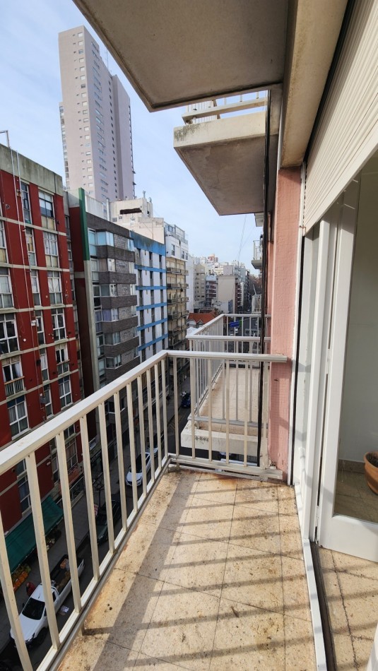 ALQUILER 24 MESES. Departamento 2 amb. a la calle